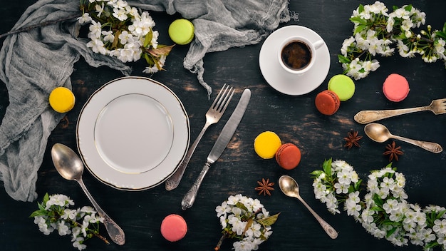 Kolekcja talerzy i sztućców